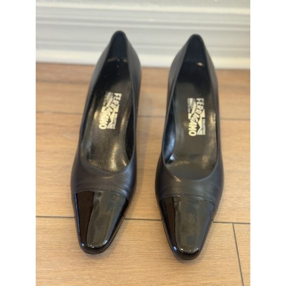 Vintage Salvatore Ferragamo High Heels Pumps Patent Cap Toe Italy Chic Black 9.5 - Picture 5 of 16